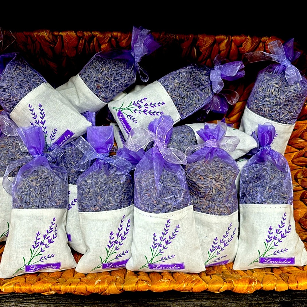 Loose lavender flower sachets